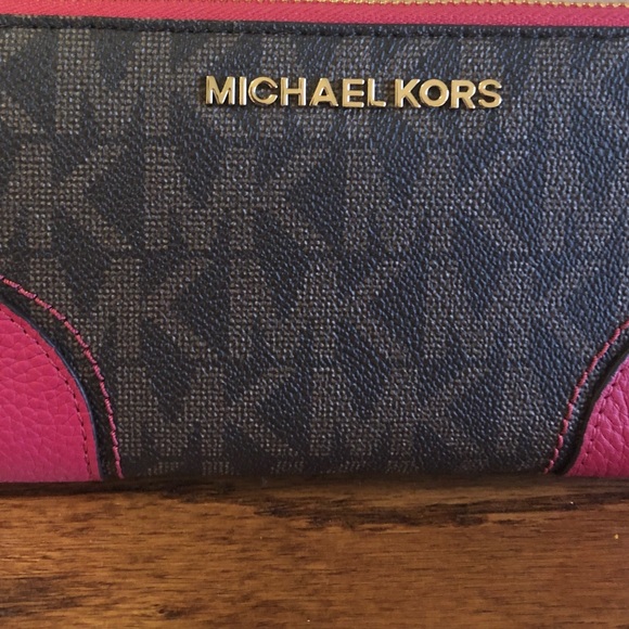 LAST 1 Michael Kors Lipstick Hattie Zip Wallet - Picture 7 of 8